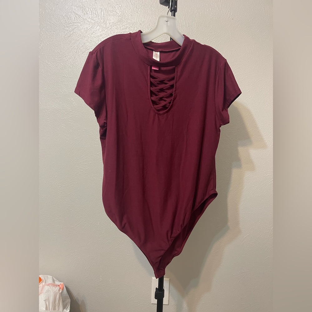 Women's Burgundy Crisscross Top